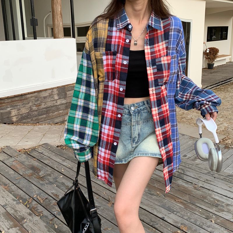 Camicia donna stile retrò Hong Kong a quadri con cuciture, in tessuto valstrend, vista frontale con colletto e bottoni.