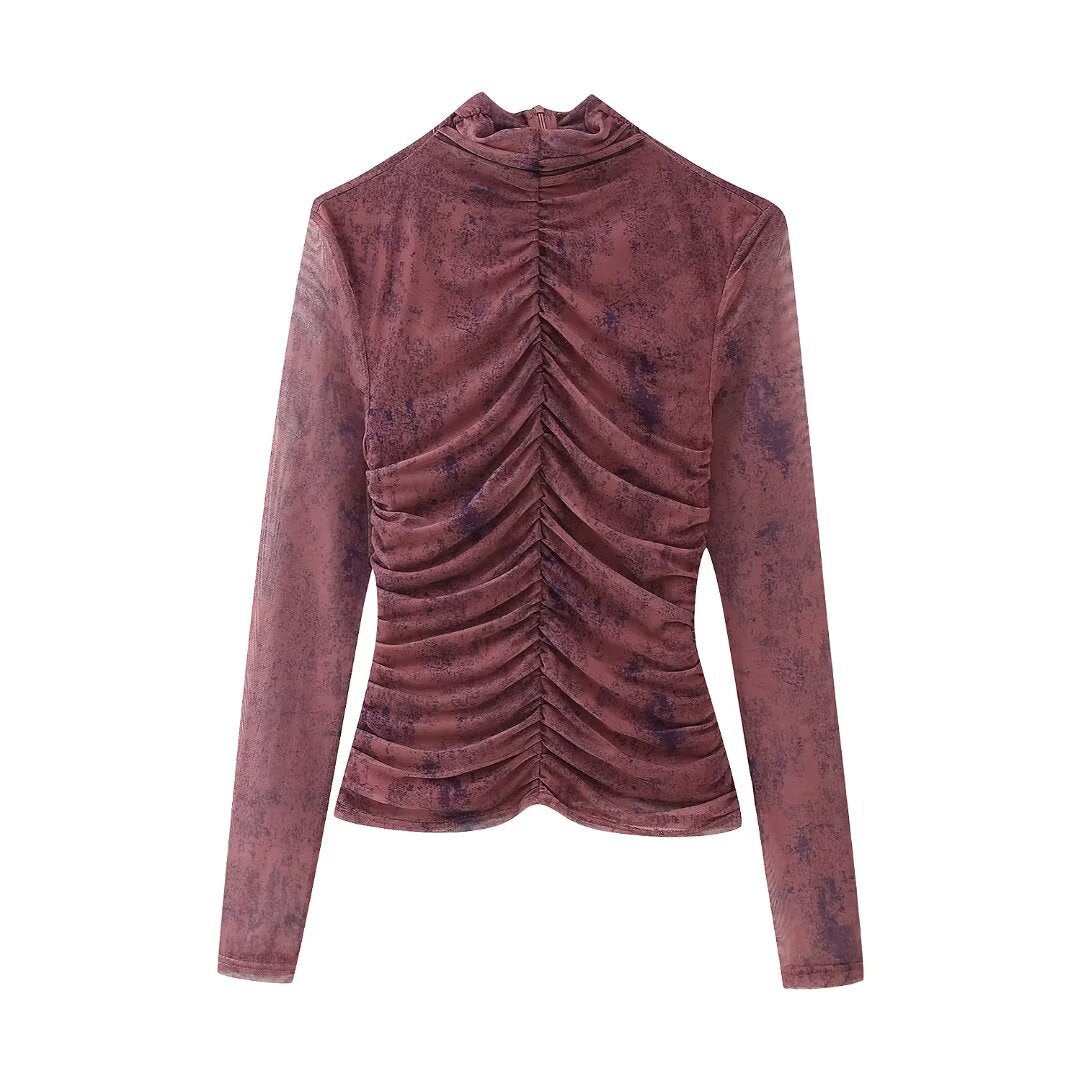 Top in seta con collo alto plissettato e stampa, maglia Valstrend Shop, elegante e leggera, vista frontale con dettagli tessuto.