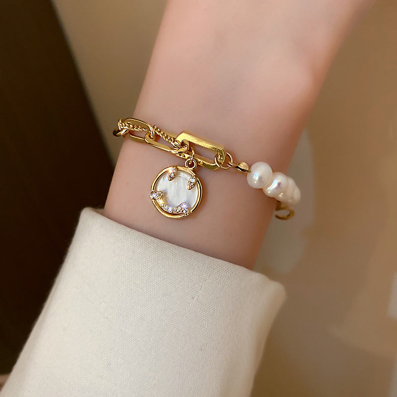 Bracciale minimalista per donna con perle d'acqua dolce, stile elegante e semplice, marca Valstrend.