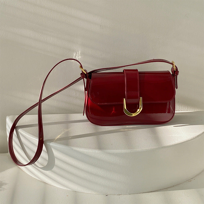 Borsa donna in pelle patentata lucida, stile retrò, di alta qualità, marca Valstrend. Dettagli eleganti e rifiniti.