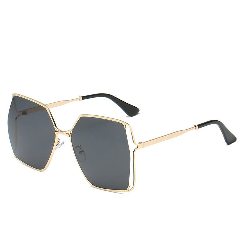 Occhiali da sole donna grandi con montatura fashion e sfumature gradiente, marca Valstrend Shop, stile elegante e alla moda