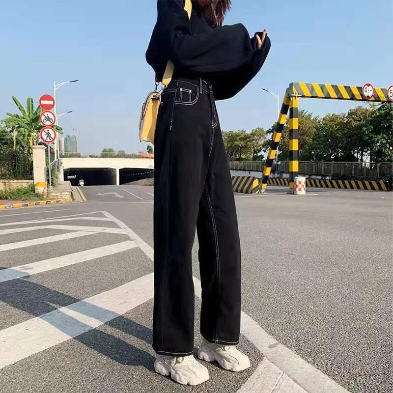 Jeans donna a zampa larga neri a vita alta Valstrend, pantaloni dritti e comodi, stile moderno e casual.