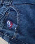 Jeans Valstrend shop con taglio largo, pantaloni ampi e cavallo grande, in denim blu con tasche frontali.