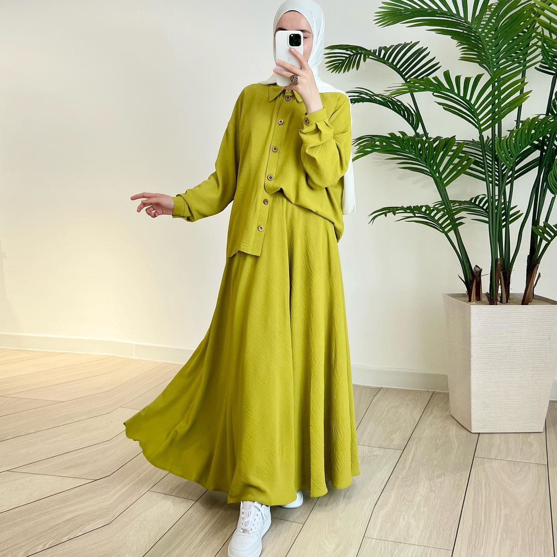 Completo di gonna ampia e tunica a maniche lunghe in stile moda araba mediorientale, marca Valstrend.