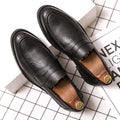 Scarpe casual da uomo Valstrend, slip-on retrò britanniche con punta rotonda e design comodo per uso quotidiano.