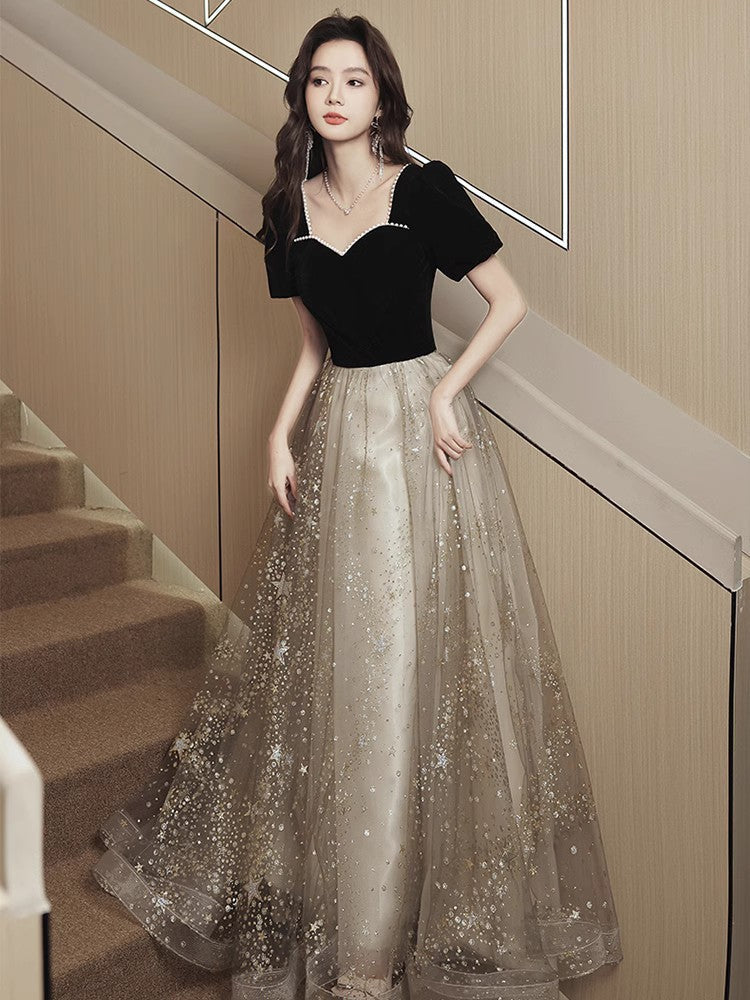 Vestito da sera femminile nero di lusso francese Valstrend, elegante abito lungo e raffinato per occasioni speciali.