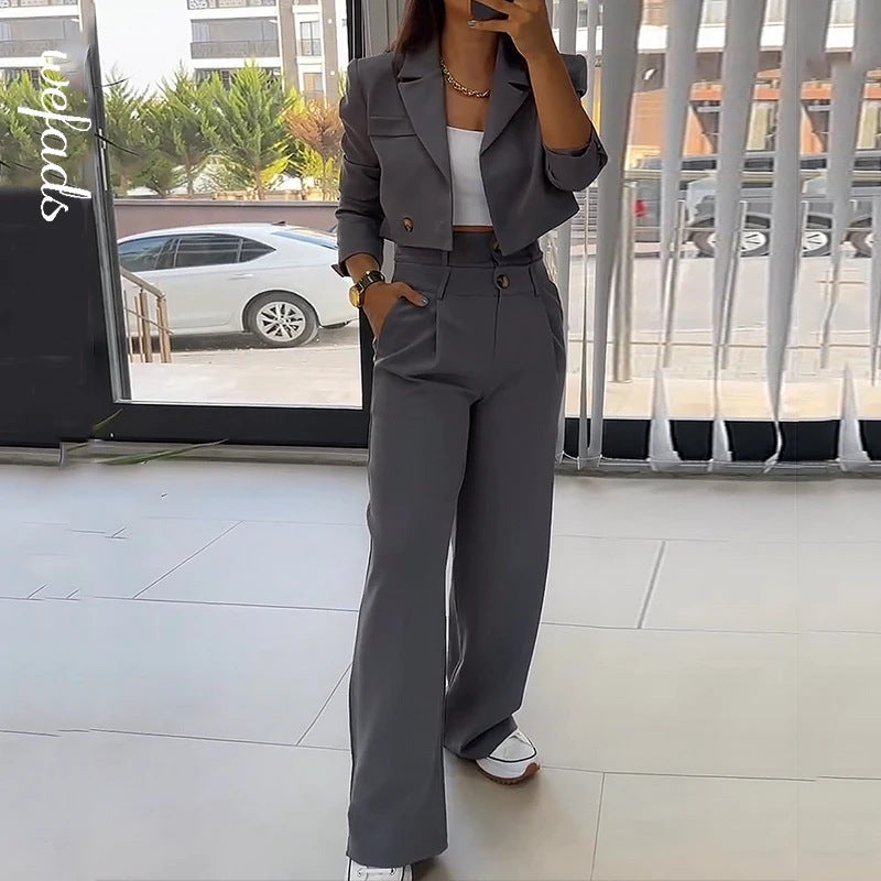 Completo da donna Valstrend: top casual e pantaloni alla moda, abbigliamento femminile elegante e comodo per ogni occasione.