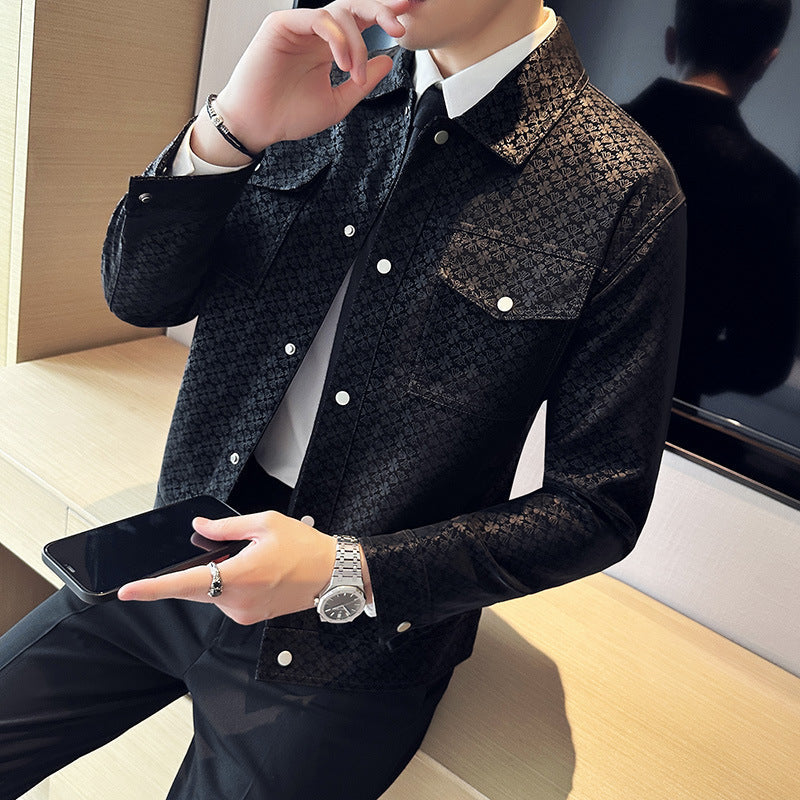 Giacca da uomo Valstrend con colletto a revers, corta e con più tasche, stile casual, vista frontale.