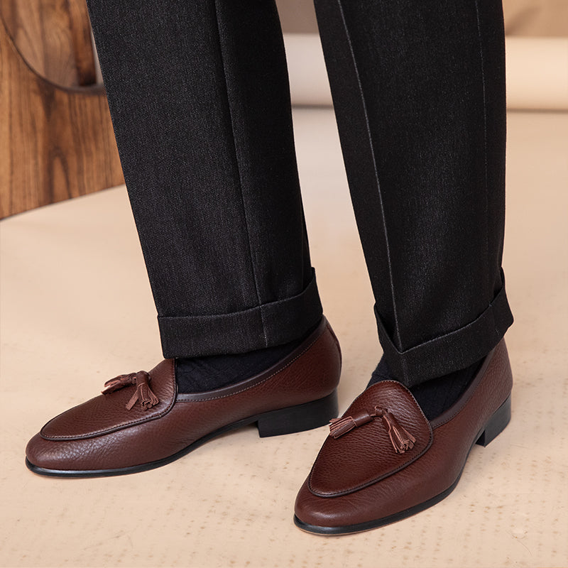 Scarpe casual estive e primaverili Valstrend con nappine, ideali per look estivi e casual, in tessuto leggero e colorato.