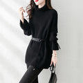 Maglione femminile Valstrend, vestibilità slim, design di moda con colletto alto e lacci, lunghezza media, tessuto leggero.