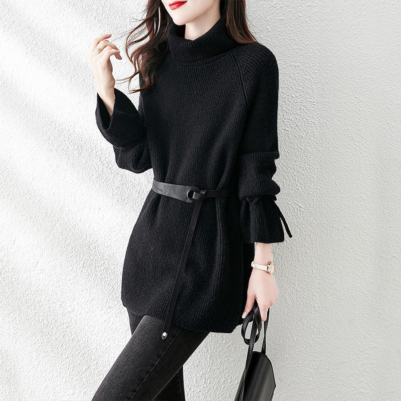 Maglione femminile Valstrend, vestibilità slim, design di moda con colletto alto e lacci, lunghezza media, tessuto leggero.