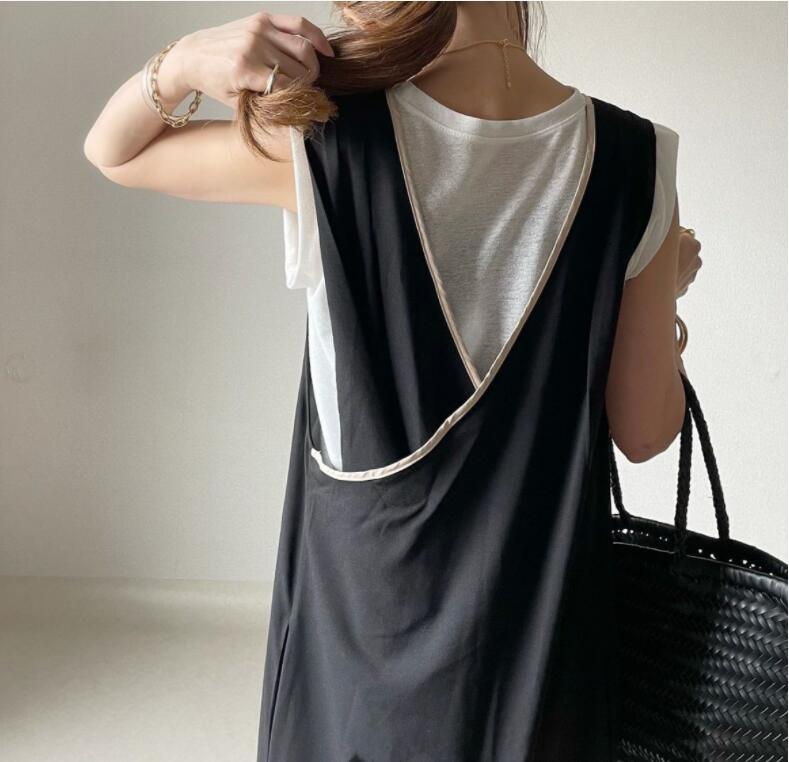 Vestito estivo senza maniche a V in stile coreano Valstrend, abito femminile leggero e alla moda per l'estate.