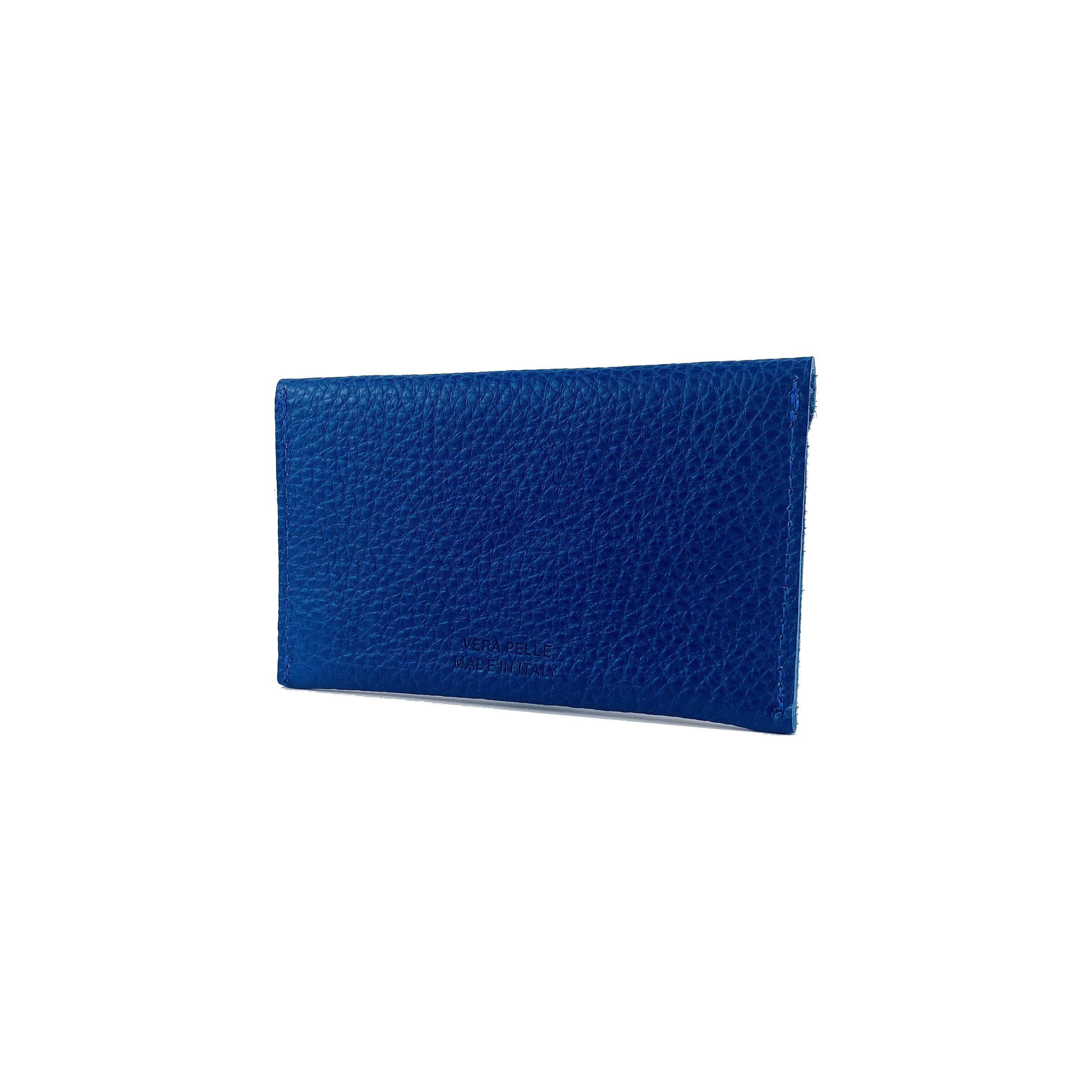 Custodia flap in vera pelle pieno fiore blu di Kaili Mood, accessorio italiano, dimensioni 13x8x0,5 cm, confezionato in scatola regalo.