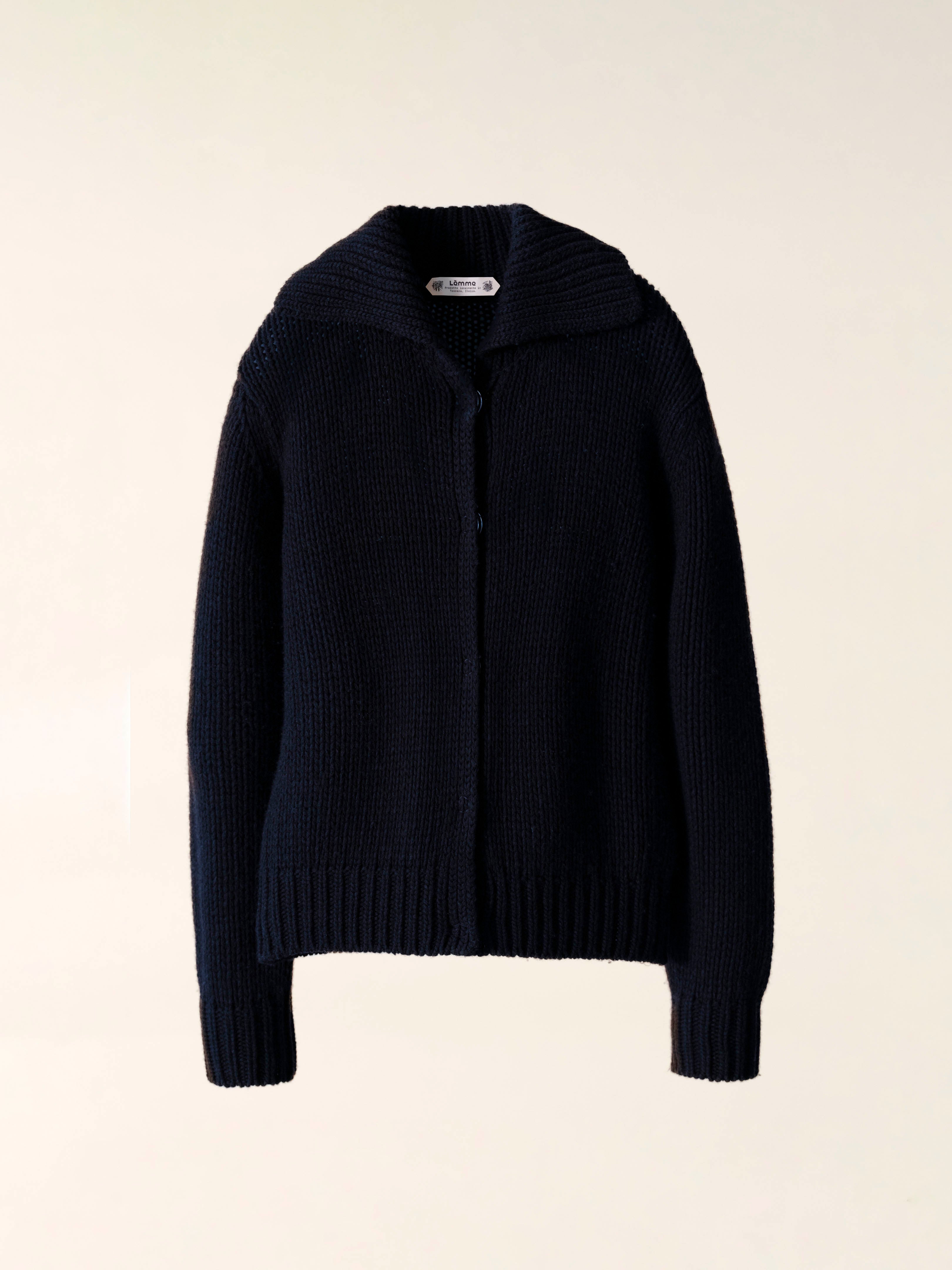 Cardigan chunky in misto cashmere Lèmme, in stile knitwear, colore grigio acciaio, con texture morbida e avvolgente.