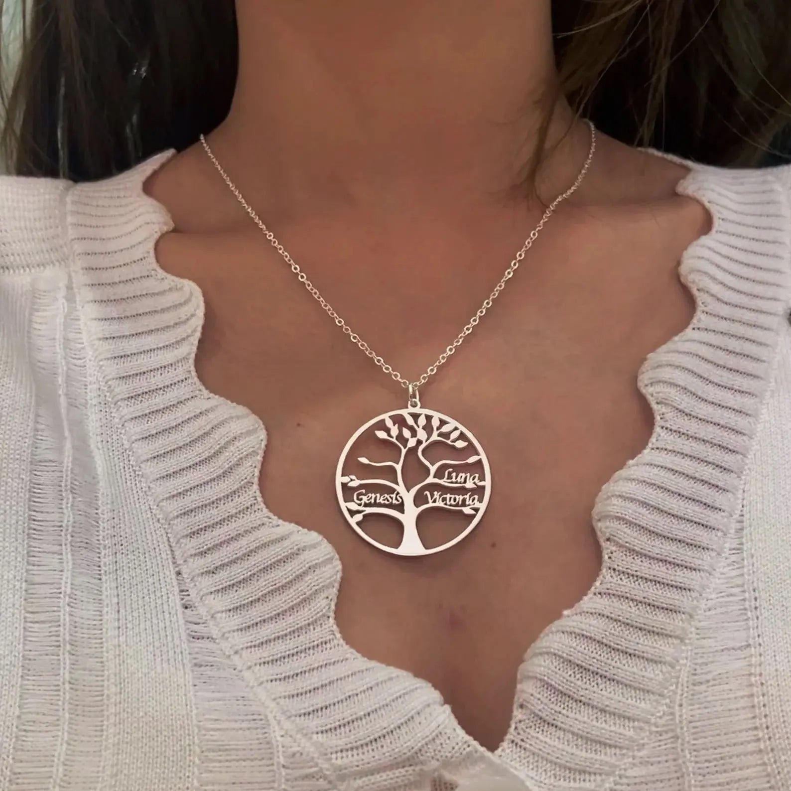 Collana Tree of Life di Maiden-Art in argento, stile bohemien, con pendente a albero della vita, per un look naturale e artistico.