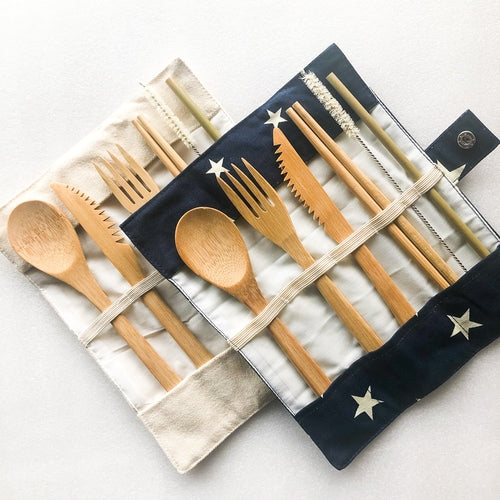 Set di posate in bambù Sajishop con coltello, forchetta e cucchiaio, eco-friendly, riutilizzabile e lavabile in cotone biologico.