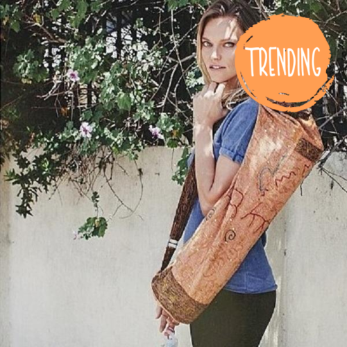 Borsa yoga OMSutra di Sajishop, stile artigianale e elegante, in tessuto nero con dettagli chic, ideale per trasportare tappetino yoga