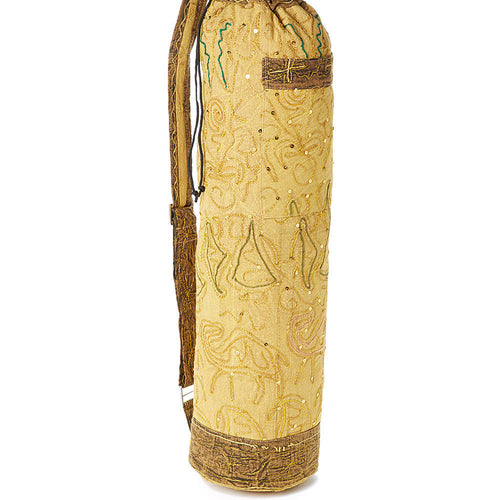 Borsa yoga nera Sajishop OMSutra, artigianale e elegante, con dettagli chic, ideale per trasportare l’attrezzatura yoga.