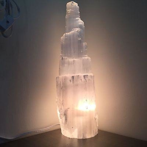 Lampada a forma di grattacielo in cristallo di selenite di Sajishop, illuminazione decorativa e naturale per la casa.