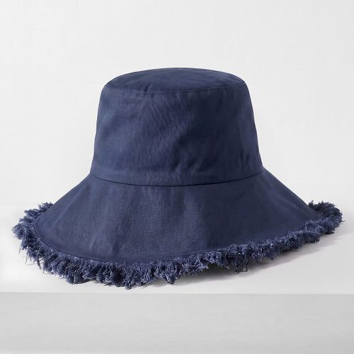 Cappello a secchiello sfilacciato color lavanda di Sajishop, stile casual con frange e tessuto morbido.