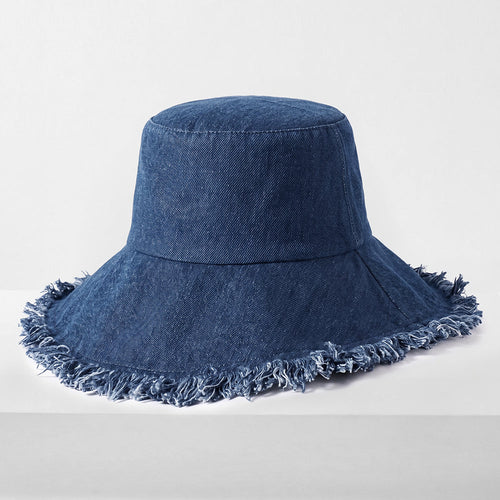Cappello bucket sfilacciato color lavanda di Sajishop, stile casual con frange e tessuto morbido, vista frontale.