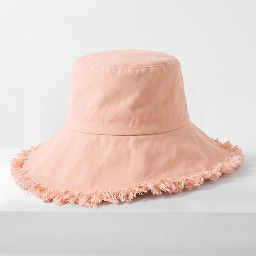 Cappello Bucket frayed lavanda di Sajishop, stile casual e alla moda, vista dall'alto con dettagli tessuto consumato.