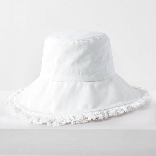Cappello a secchiello con frange color lavanda, stile casual di Sajishop, visibile con dettagli frangiati e tessuto morbido.