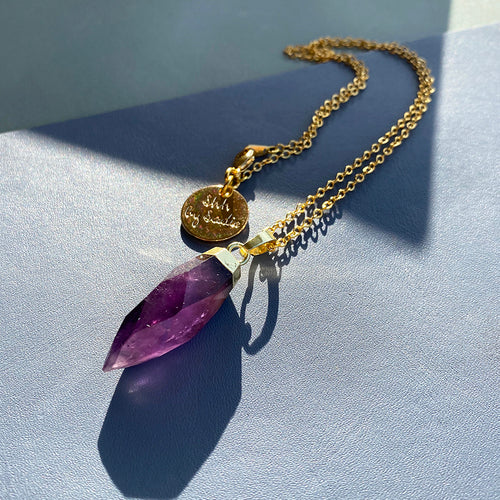 Collana Glow Sajishop con cristallo quarzo, quarzo rosa e ametista, elegante accessorio con pietre naturali e lucentezza.