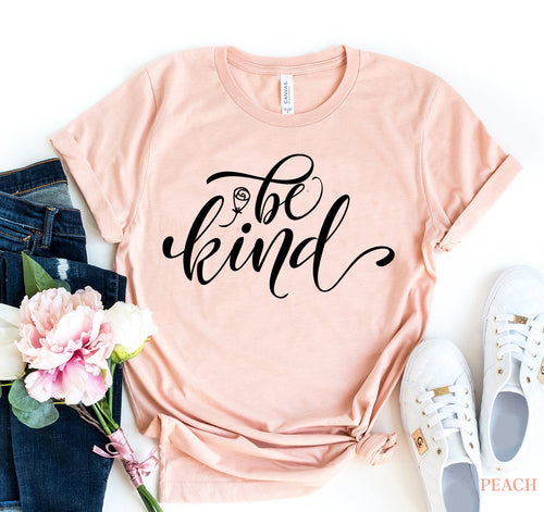 Maglietta Be Kind di Sajishop, modello navy, taglia M, in tessuto morbido con stampa con messaggio positivo.