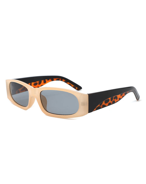 Occhiali da sole rettangolari stretti in stile retrò, moda square, marca Sajishop, montatura arancione, stile fashion elegante.