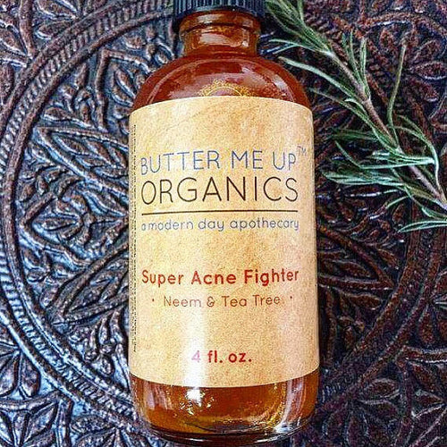 Trattamento naturale per l'acne Super Acne Fighter di Sajishop, crema organica per combattere brufoli e imperfezioni della pelle.
