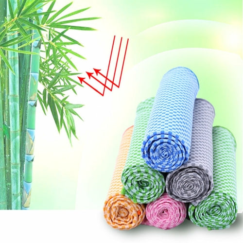 Asciugamano in bamboo Natura Super Cool di Sajishop, set da 2, color viola, piegato, con bottiglia di spray per asciugatura facile