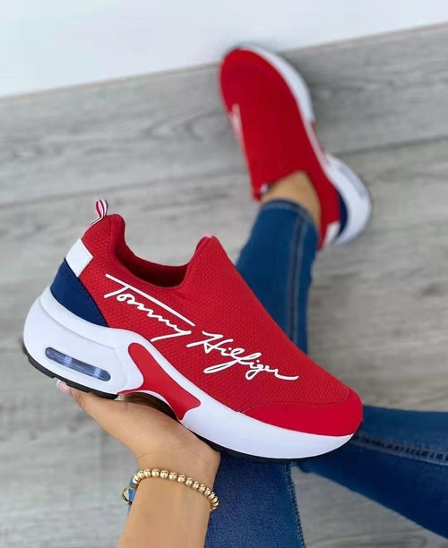 Scarpe da donna Sajishop: sneakers casual e traspiranti con zeppa bassa, ideali per camminare e look comodo.