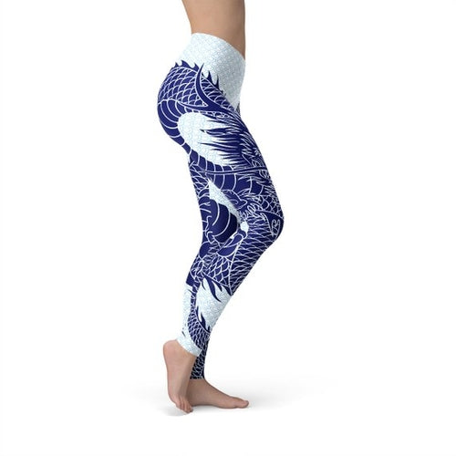 Collant donna Sajishop con stampa di drago giapponese, tessuto aderente e dettagli colorati, ideali per uno stile elegante e originale.