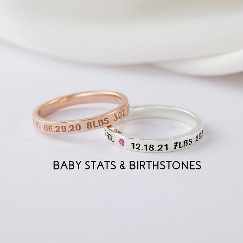 Anello Sajishop per neomamma in argento con incisione del nome del bambino, simbolo di amore e nuovo ruolo materno.