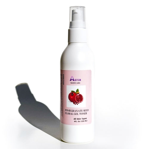 Toner viso illuminante e lifting alla rosa Sajishop in bottiglia trasparente con etichetta floreale e tappo bianco
