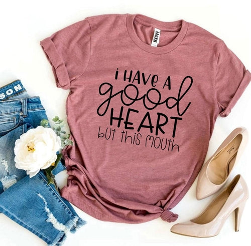 Maglietta bianca Sajishop "I Have a Good Heart But This Mouth" con stampa, taglia 3XL, vista frontale.